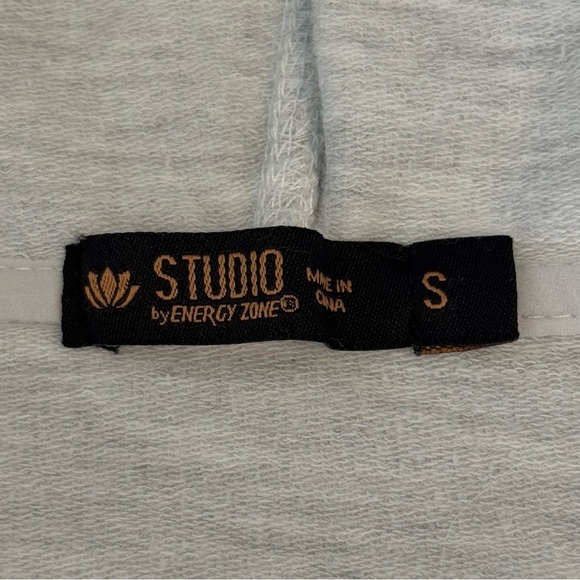 Studio by Energy Zone Women’s Zip Up Athletic Sweater Size Small - Picture 9 of 13